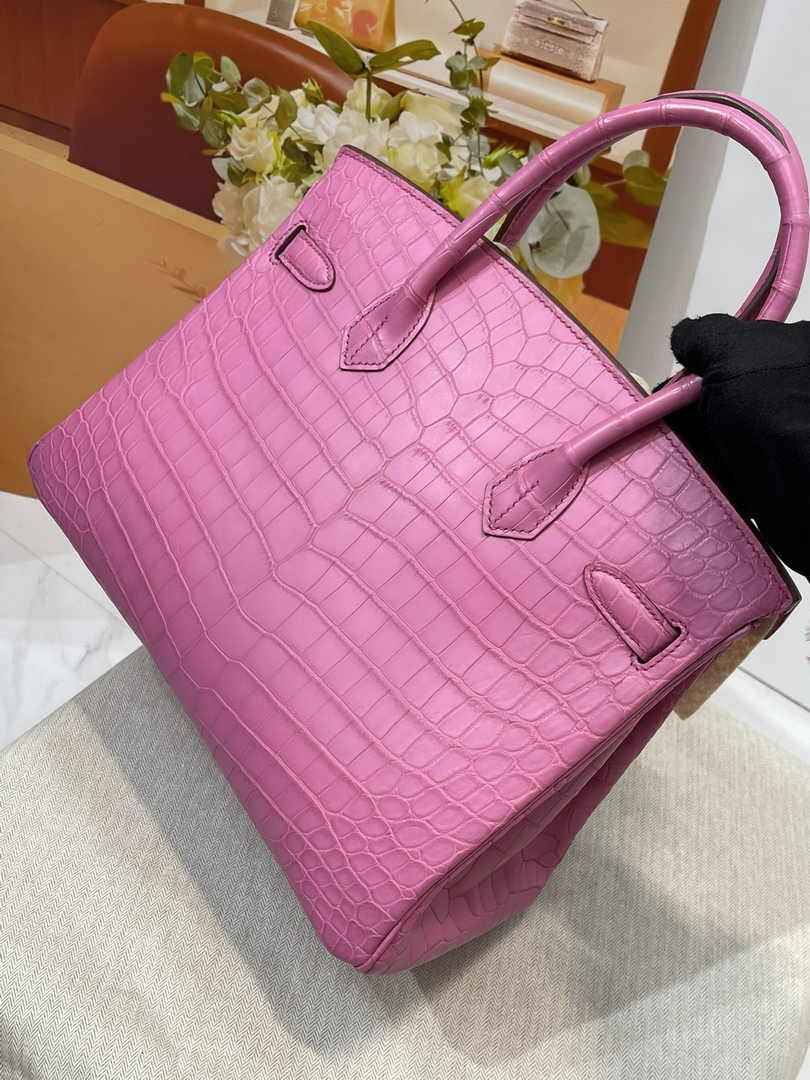 Hermès Birkin Bag 30cm Pink Crocodile Leather Gold Hardware H8889