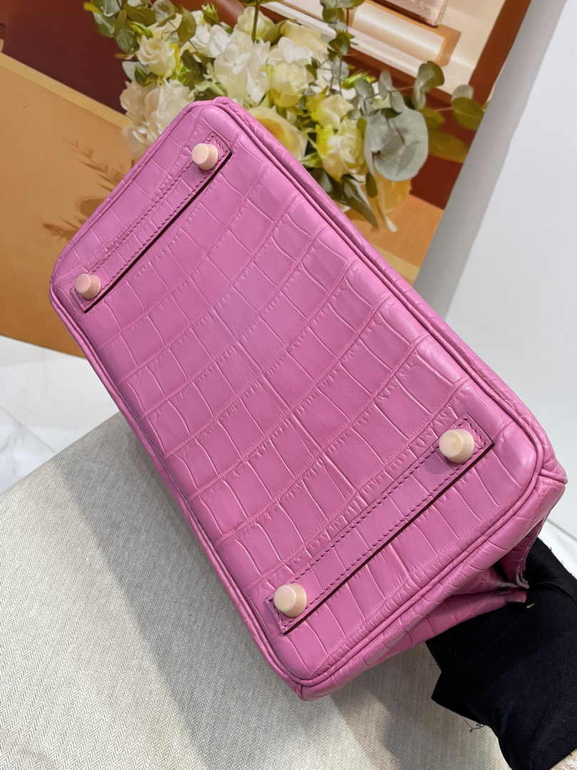 Hermès Birkin Bag 30cm Pink Crocodile Leather Gold Hardware H8889