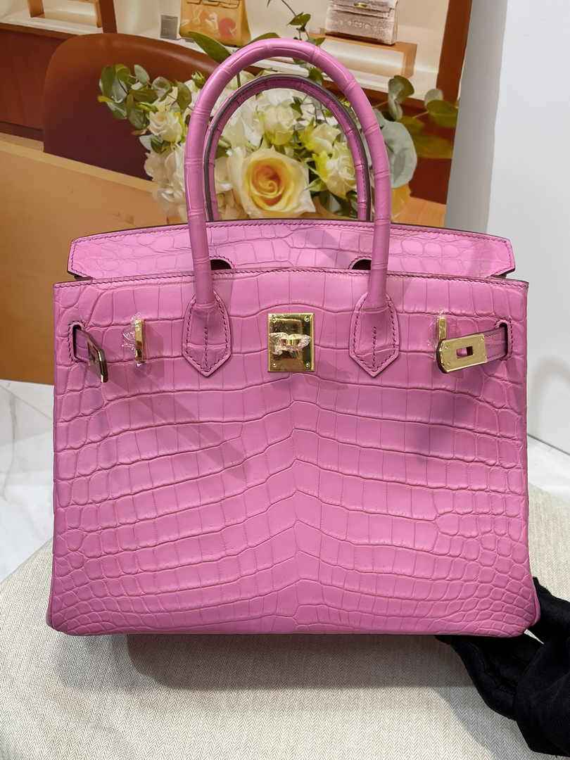 Hermès Birkin Bag 30cm Pink Crocodile Leather Gold Hardware H8889