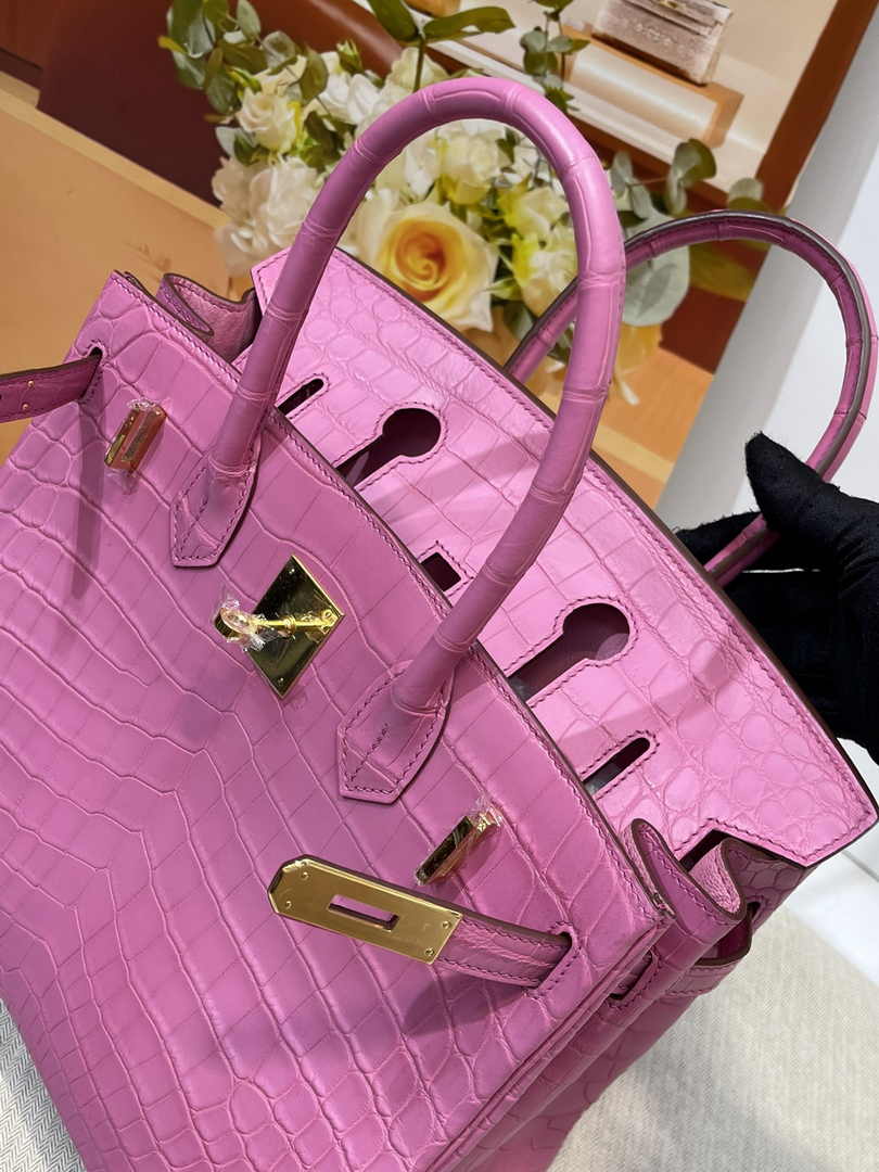 Hermès Birkin Bag 30cm Pink Crocodile Leather Gold Hardware H8889