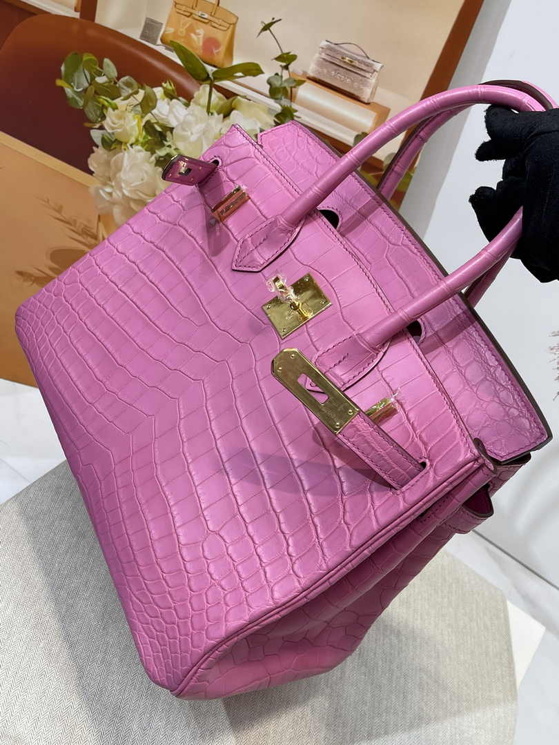 Hermès Birkin Bag 30cm Pink Crocodile Leather Gold Hardware H8889