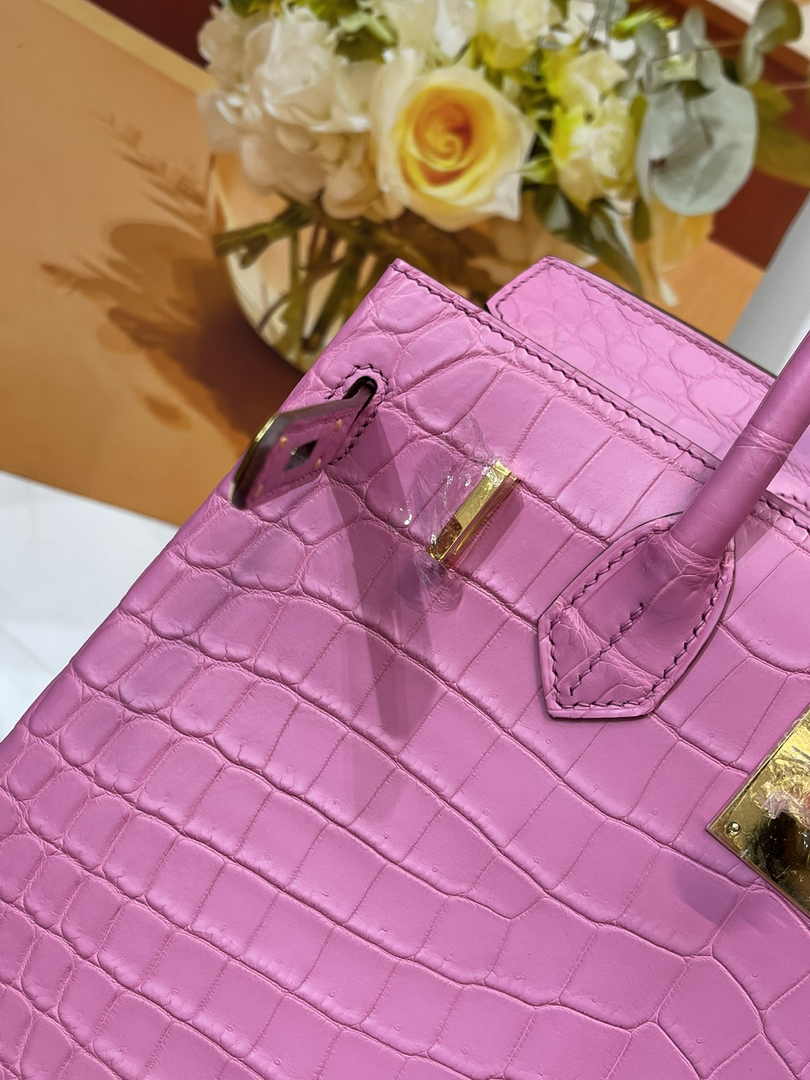 Hermès Birkin Bag 30cm Pink Crocodile Leather Gold Hardware H8889