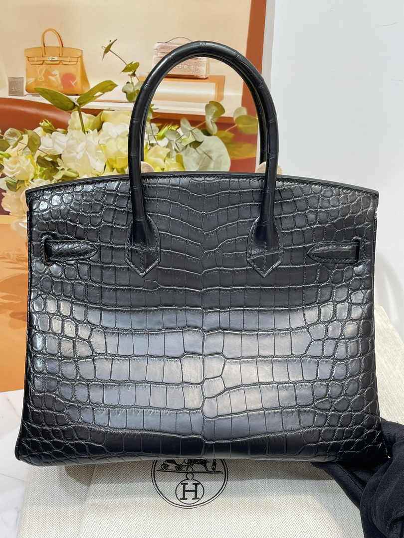 Hermès Birkin Bag 30cm Black Crocodile Leather Gold Hardware H8880