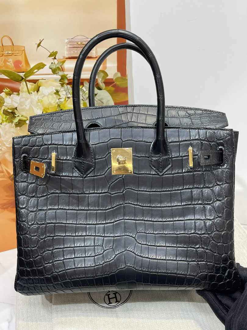 Hermès Birkin Bag 30cm Black Crocodile Leather Gold Hardware H8880