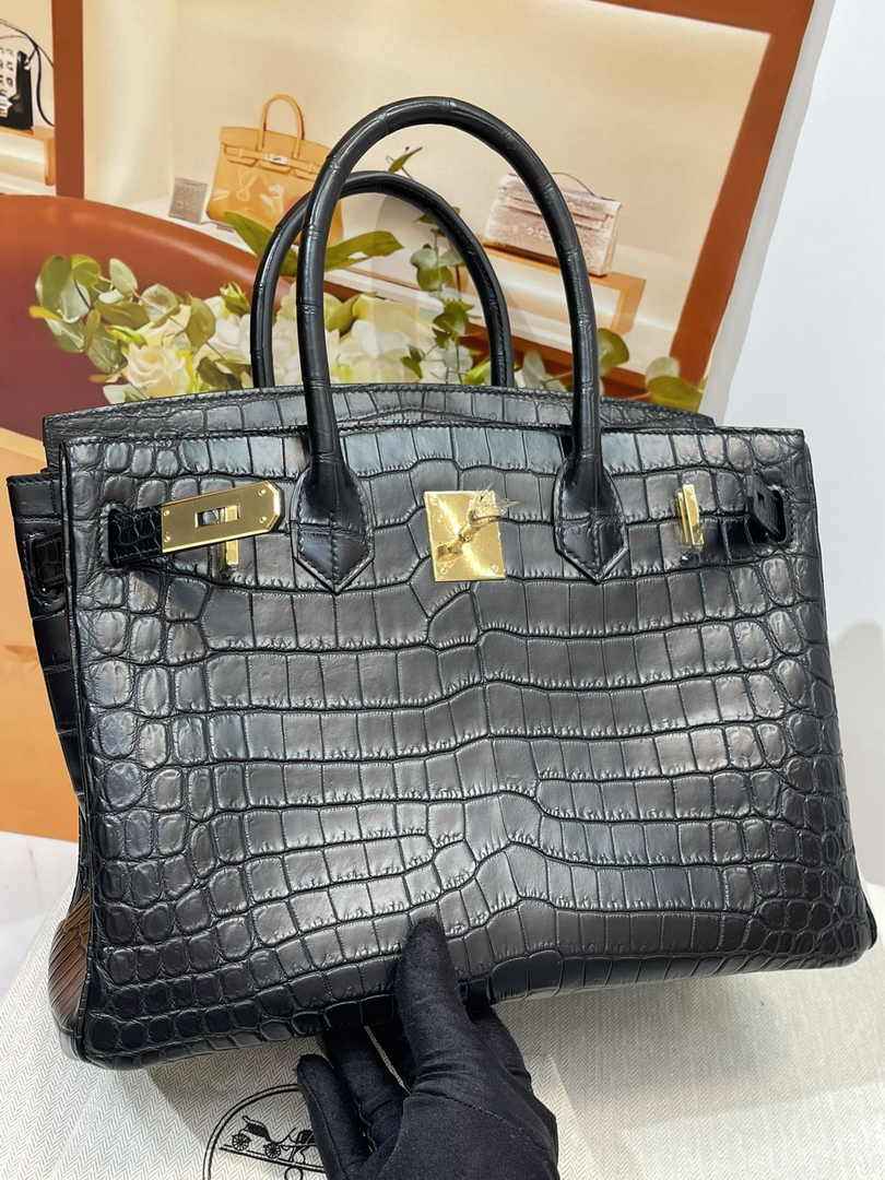 Hermès Birkin Bag 30cm Black Crocodile Leather Gold Hardware H8880