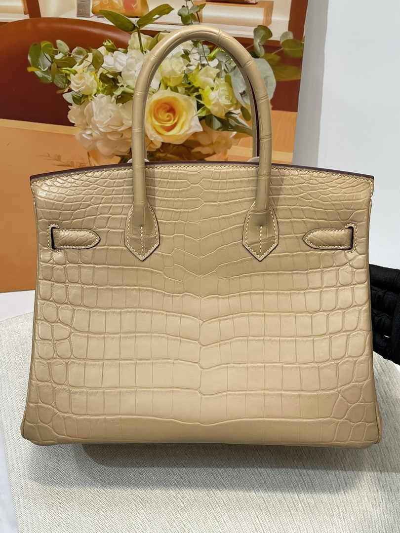 Hermès Birkin Bag 30cm Apricot Crocodile Leather Gold Hardware H8887