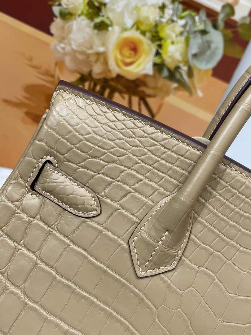 Hermès Birkin Bag 30cm Apricot Crocodile Leather Gold Hardware H8887