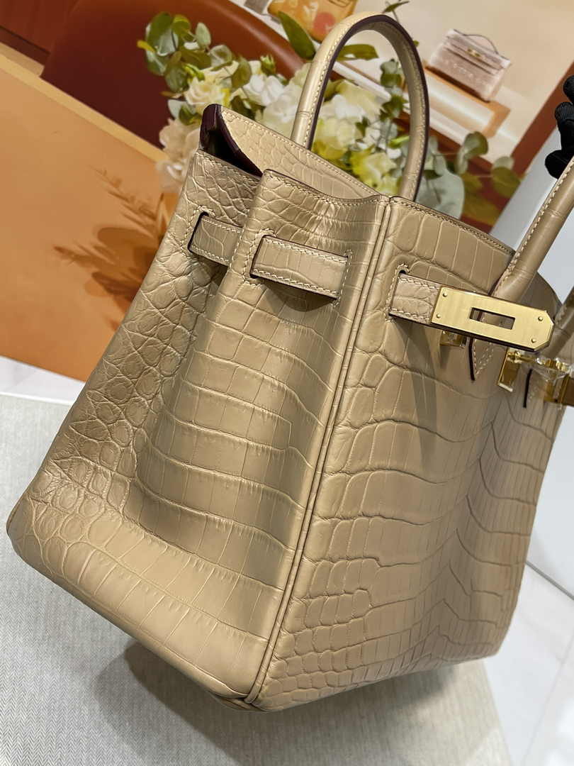 Hermès Birkin Bag 30cm Apricot Crocodile Leather Gold Hardware H8887