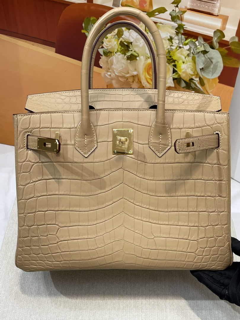 Hermès Birkin Bag 30cm Apricot Crocodile Leather Gold Hardware H8887
