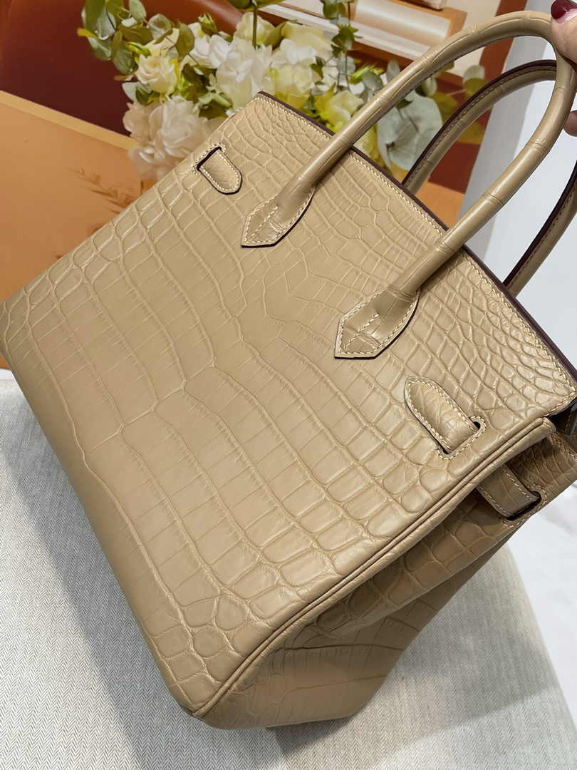 Hermès Birkin Bag 30cm Apricot Crocodile Leather Gold Hardware H8887