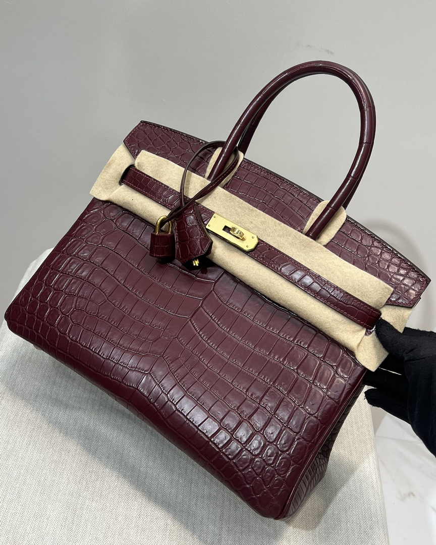 Hermès Birkin Bag 30cm Wine Red Crocodile Leather Gold Hardware H8888
