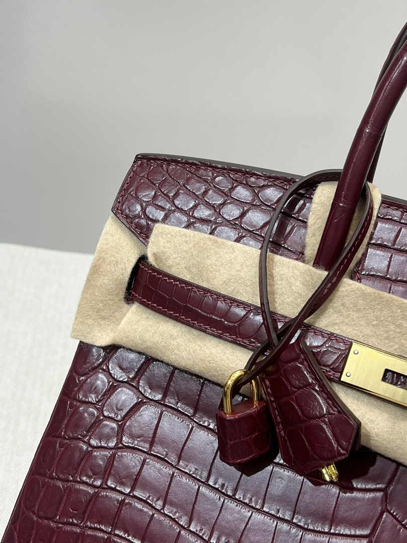 Hermès Birkin Bag 30cm Wine Red Crocodile Leather Gold Hardware H8888