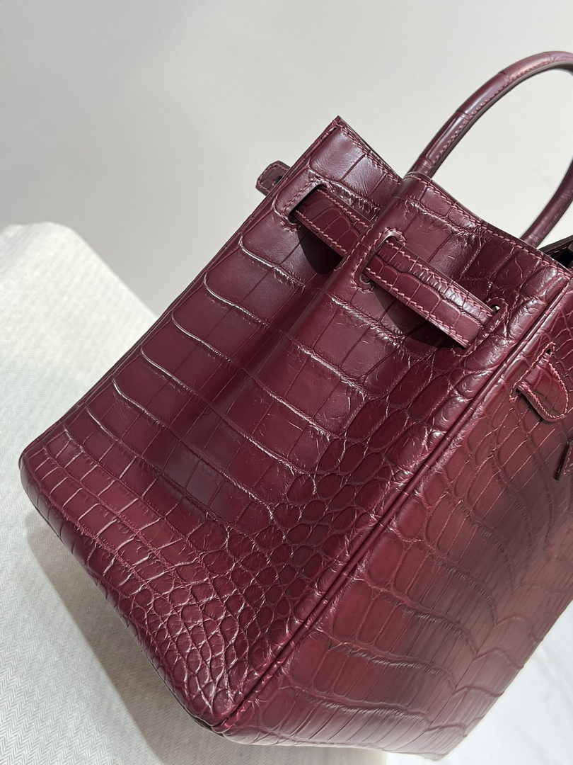 Hermès Birkin Bag 30cm Wine Red Crocodile Leather Gold Hardware H8888