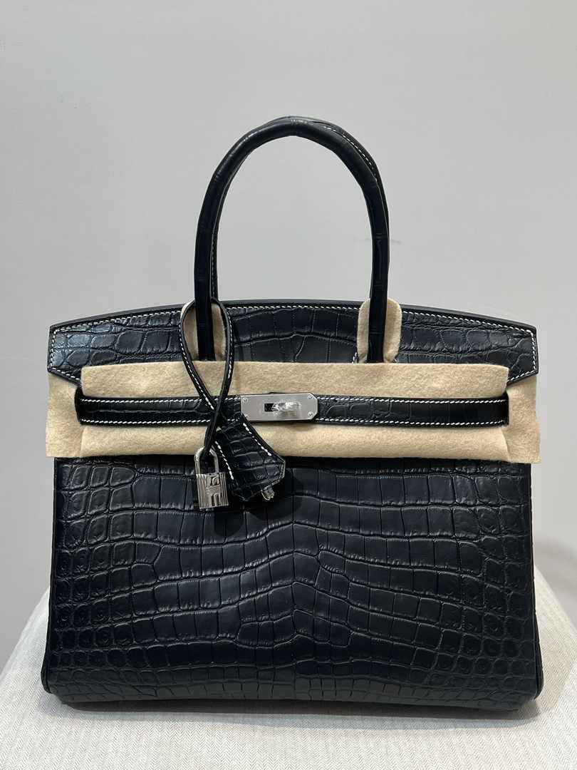 Hermès Birkin Bag 30cm Black Crocodile Leather Gold Hardware H8886