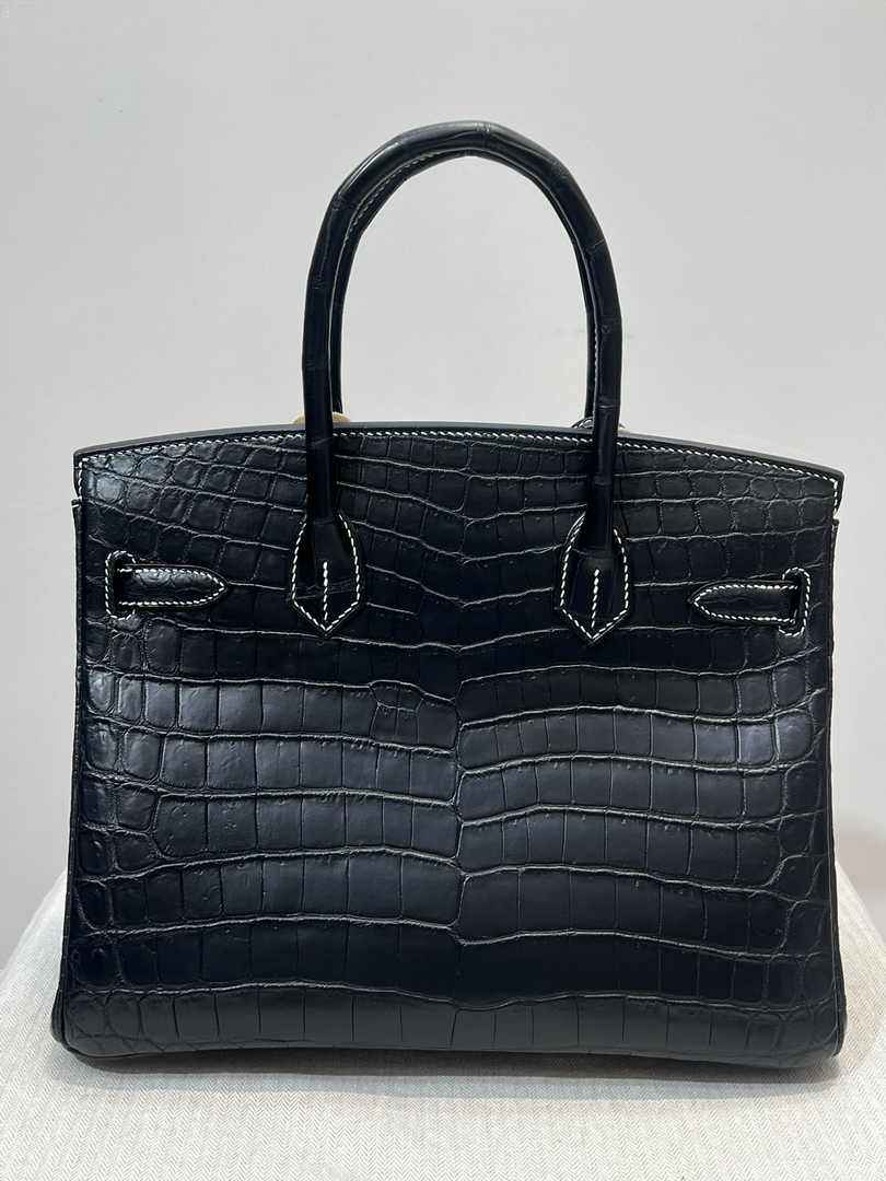 Hermès Birkin Bag 30cm Black Crocodile Leather Gold Hardware H8886