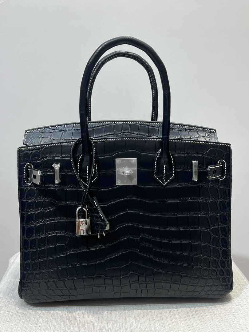 Hermès Birkin Bag 30cm Black Crocodile Leather Gold Hardware H8886