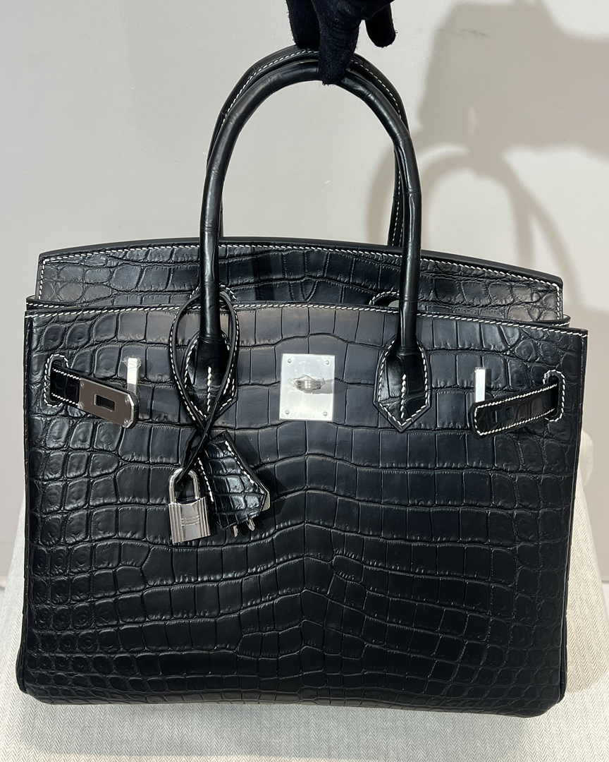 Hermès Birkin Bag 30cm Black Crocodile Leather Gold Hardware H8886