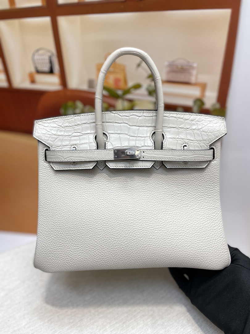 Hermès Birkin Bag Beige Crocodile Togo Gold Hardware H8606