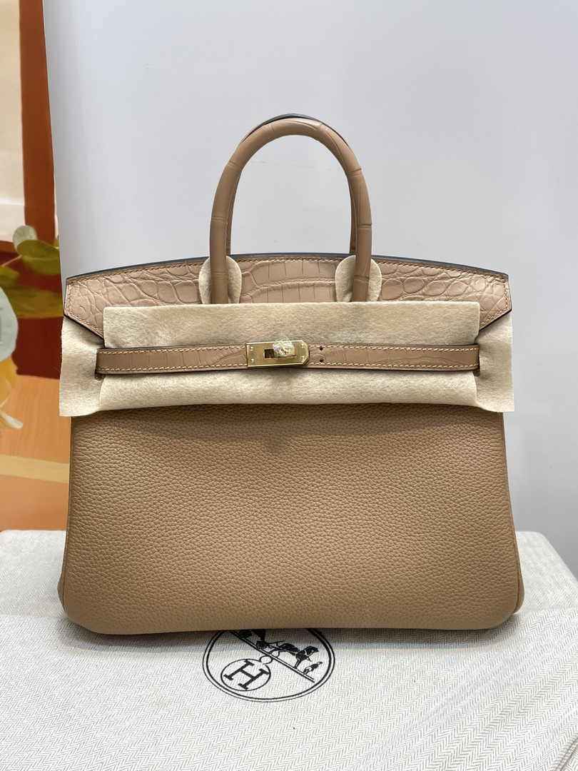 Hermès Birkin Bag Apricot Crocodile Togo Gold Hardware H8610
