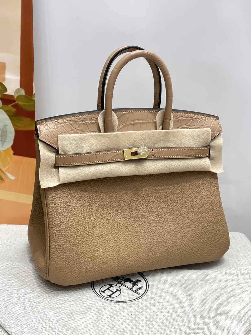 Hermès Birkin Bag Apricot Crocodile Togo Gold Hardware H8610