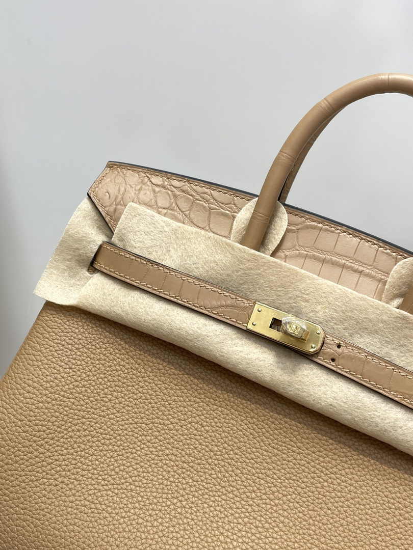 Hermès Birkin Bag Apricot Crocodile Togo Gold Hardware H8610