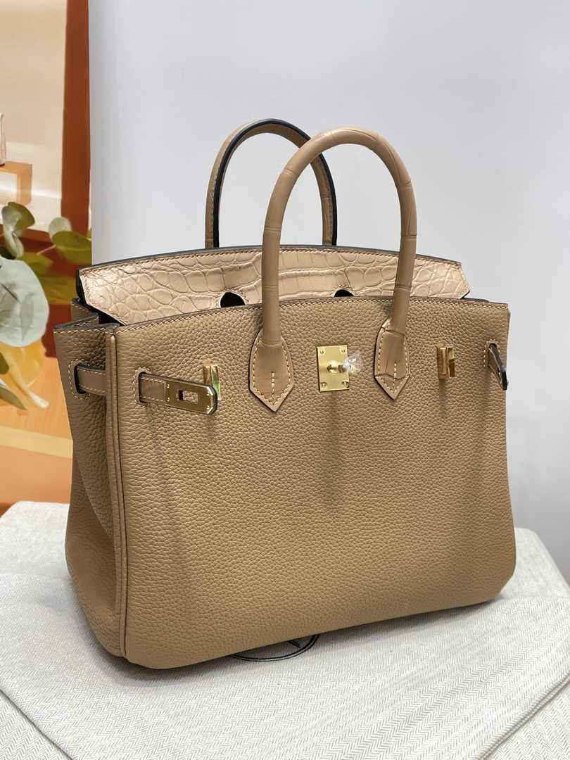 Hermès Birkin Bag Apricot Crocodile Togo Gold Hardware H8610