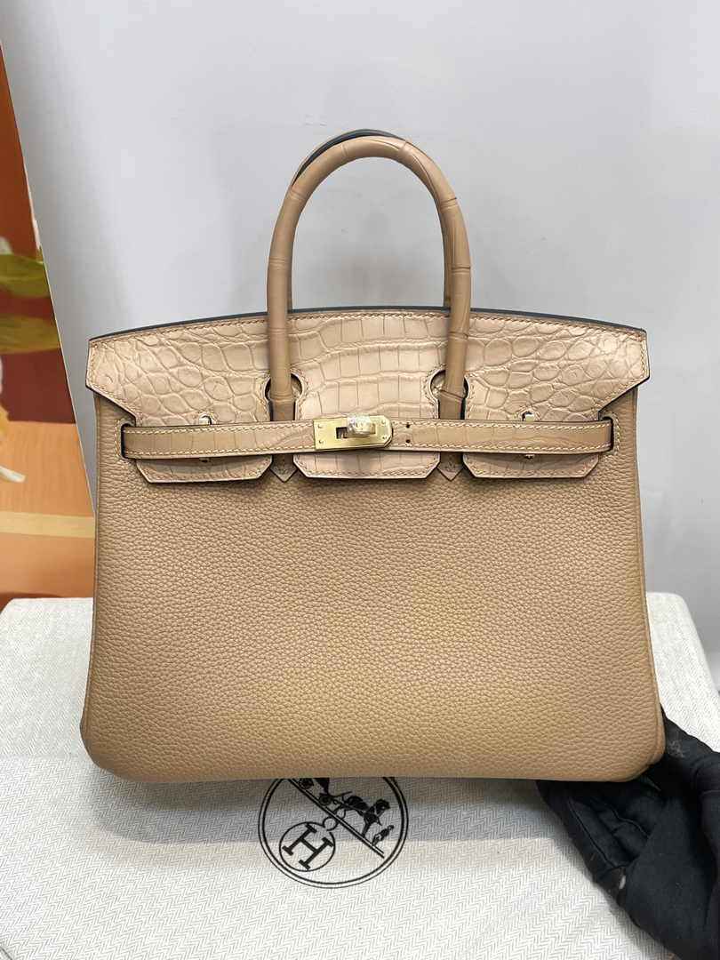 Hermès Birkin Bag Apricot Crocodile Togo Gold Hardware H8610