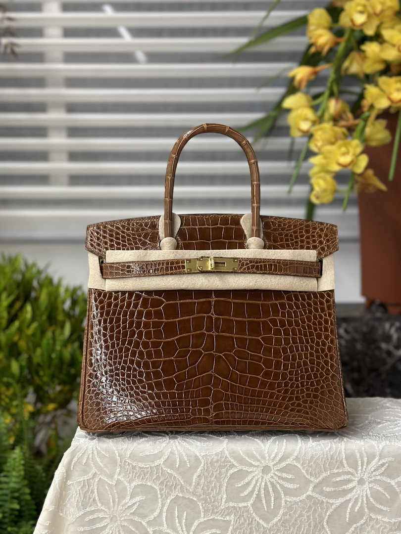 Hermès Birkin Bag 30cm Brown Crocodile Leather Gold Hardware H6880
