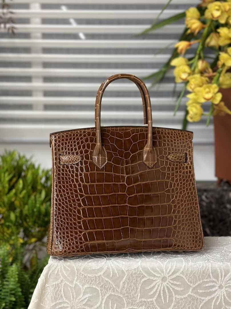 Hermès Birkin Bag 30cm Brown Crocodile Leather Gold Hardware H6880