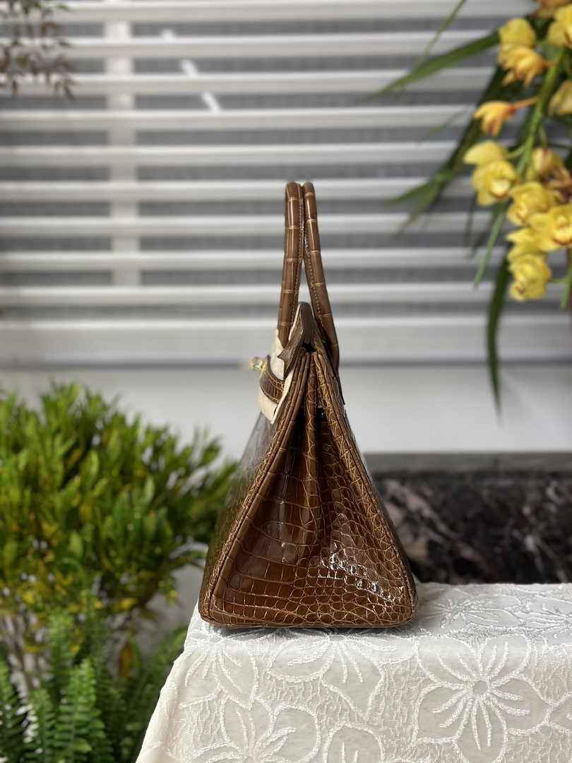 Hermès Birkin Bag 30cm Brown Crocodile Leather Gold Hardware H6880