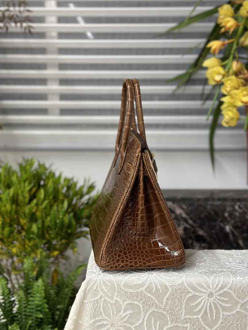 Hermès Birkin Bag 30cm Brown Crocodile Leather Gold Hardware H6880