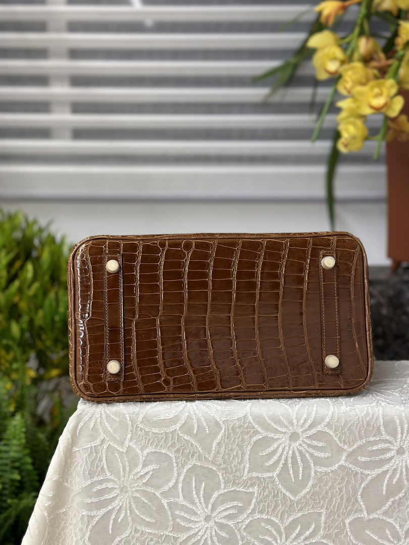 Hermès Birkin Bag 30cm Brown Crocodile Leather Gold Hardware H6880