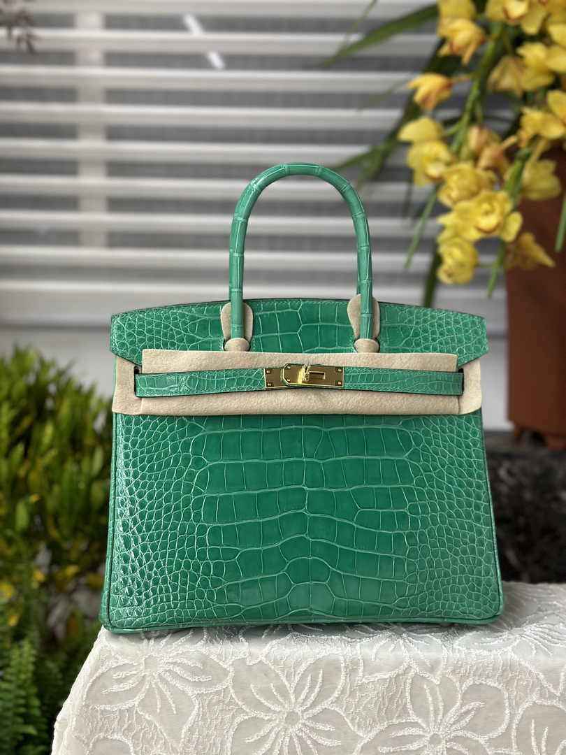 Hermès Birkin Bag 30cm Green Crocodile Leather Gold Hardware H6882