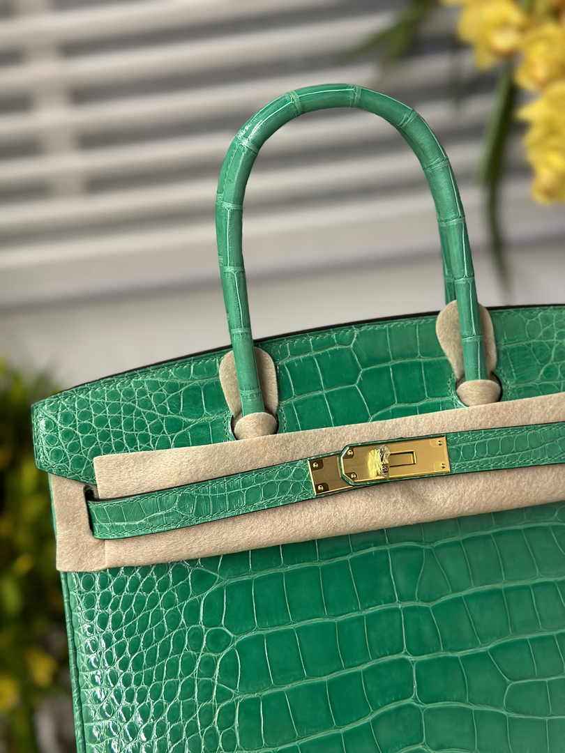 Hermès Birkin Bag 30cm Green Crocodile Leather Gold Hardware H6882