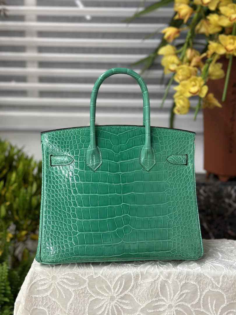 Hermès Birkin Bag 30cm Green Crocodile Leather Gold Hardware H6882