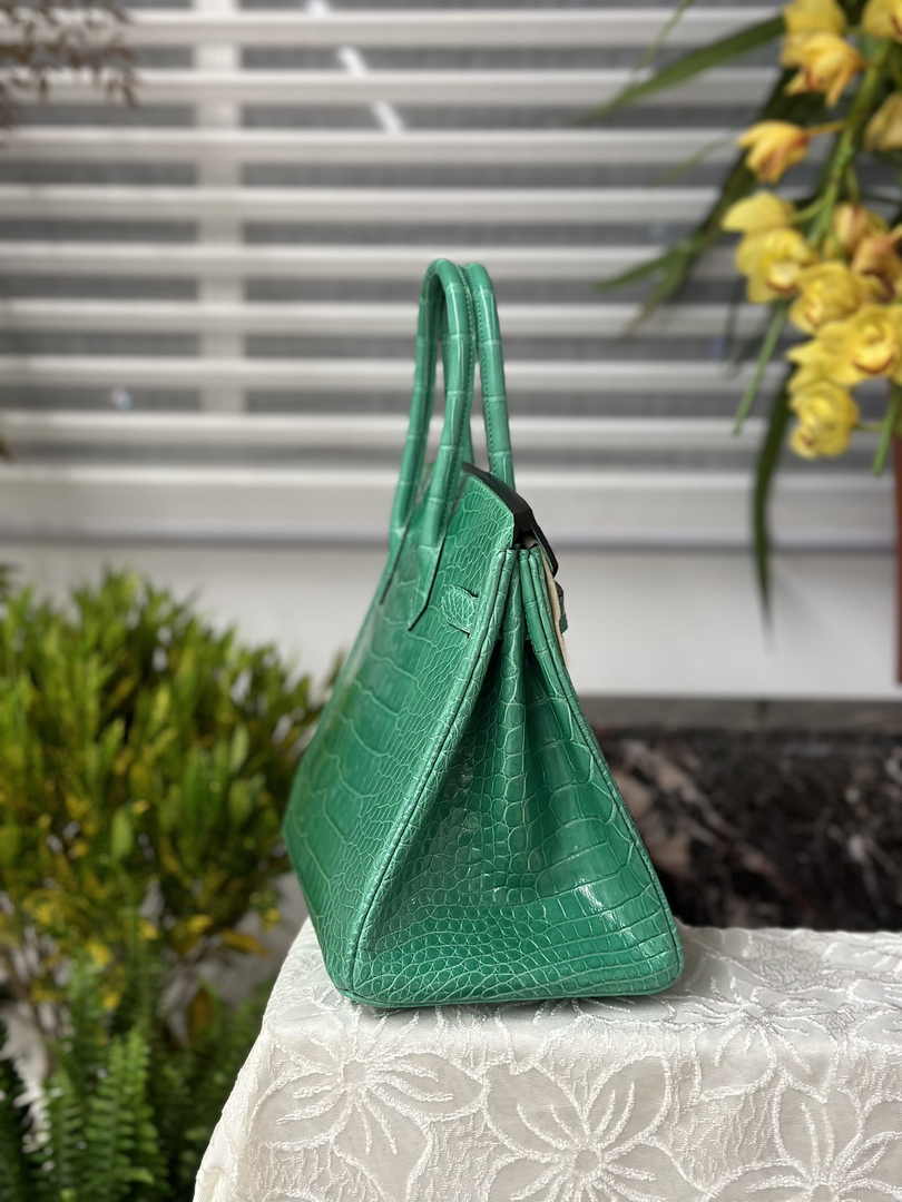 Hermès Birkin Bag 30cm Green Crocodile Leather Gold Hardware H6882