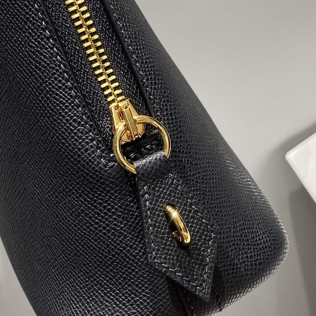Hermes Bolide 1923 Bag 25 in Black Epsom Calfskin Gold Hardware