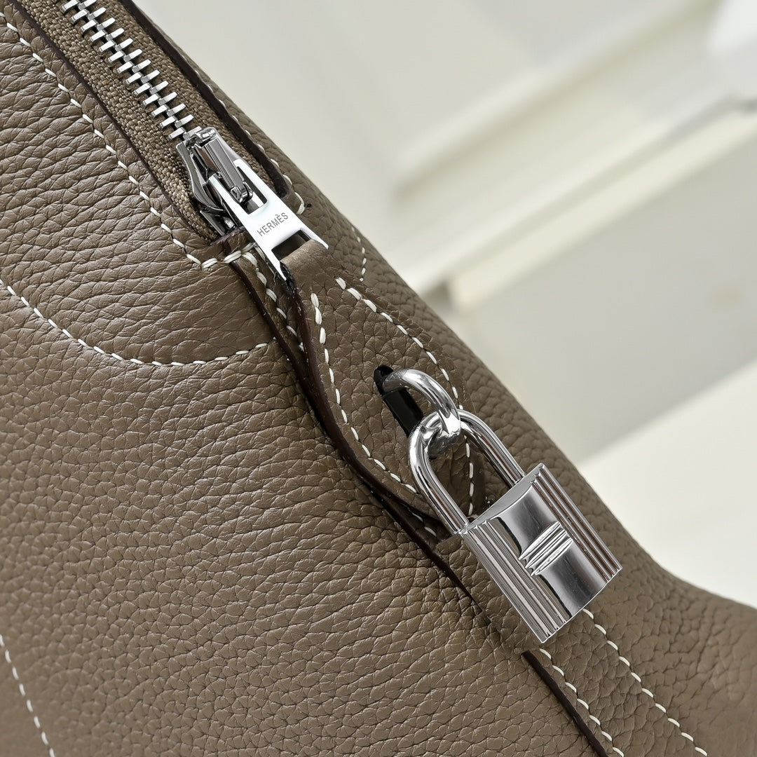 Hermes Bolide Messenger bag in Togo calfskin Light Gray