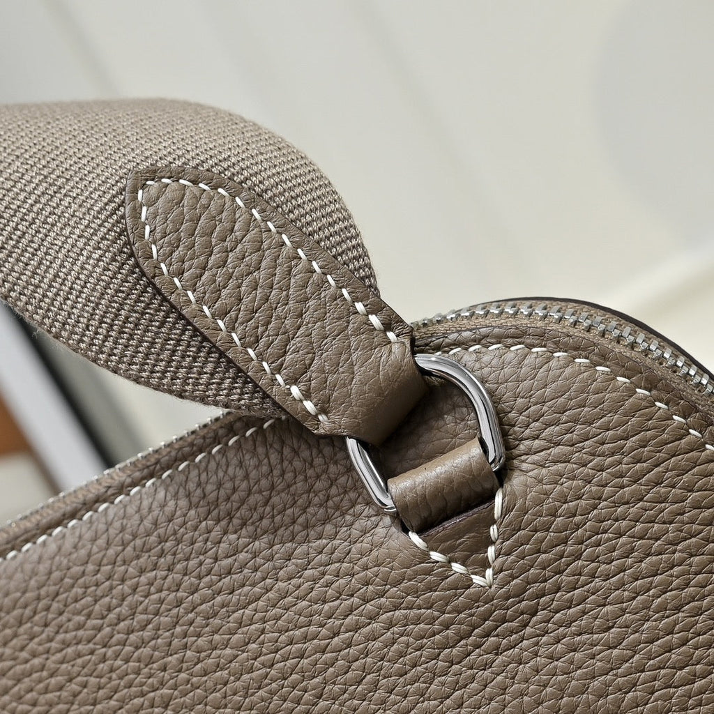 Hermes Bolide Messenger bag in Togo calfskin Light Gray