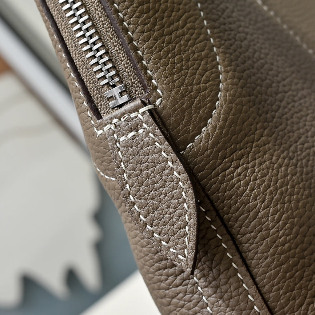 Hermes Bolide Messenger bag in Togo calfskin Light Gray