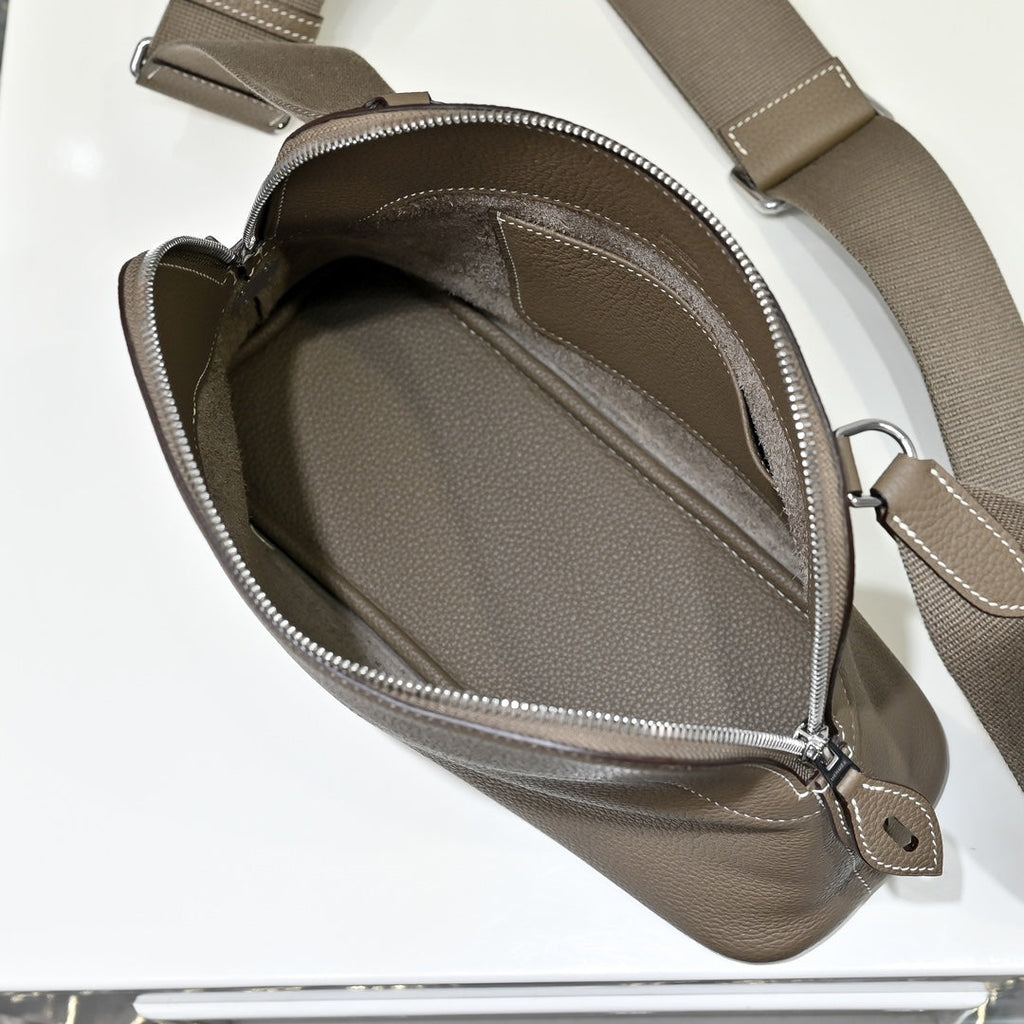 Hermes Bolide Messenger bag in Togo calfskin Light Gray