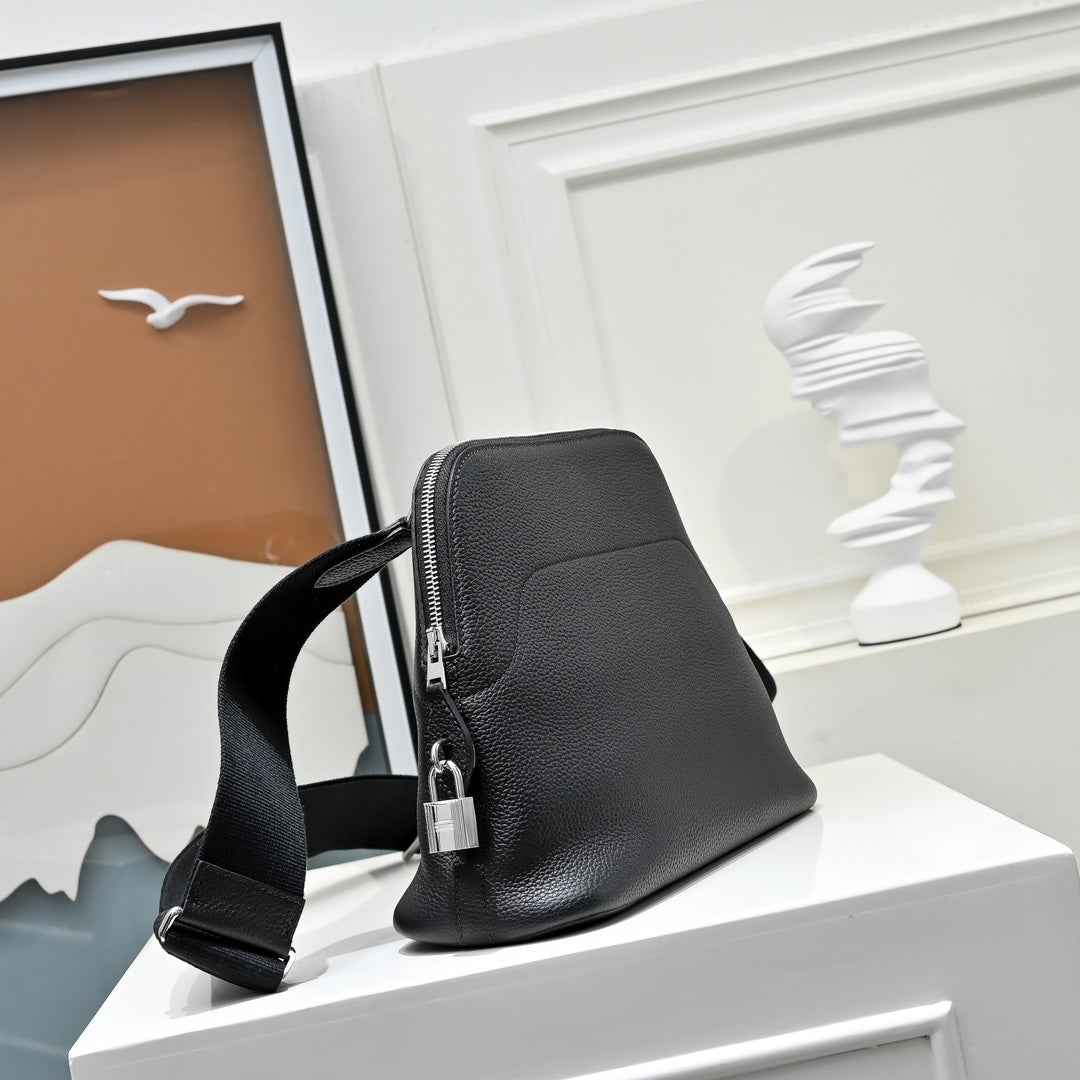 Hermes Bolide Messenger bag in Togo calfskin Black