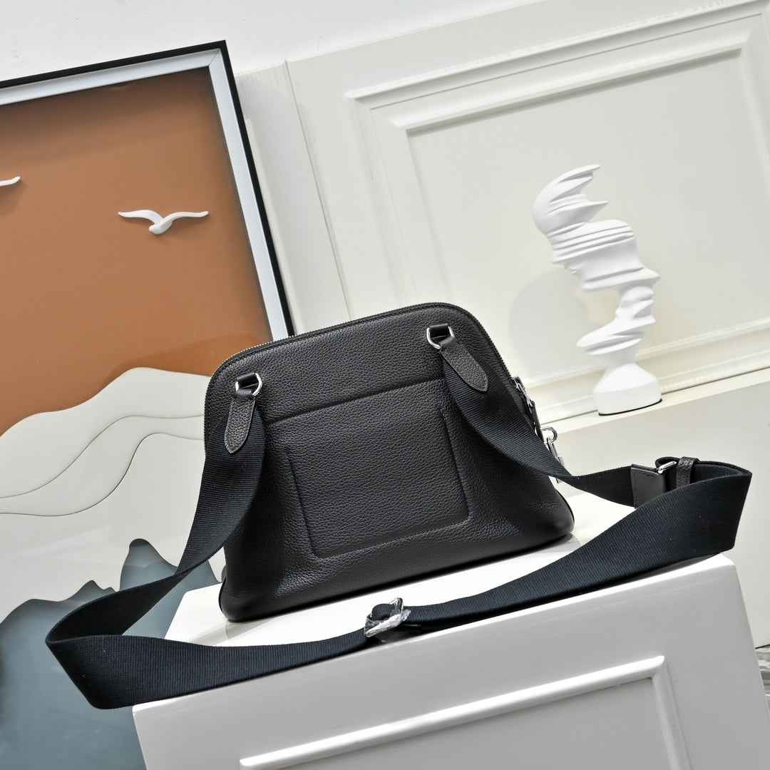 Hermes Bolide Messenger bag in Togo calfskin Black