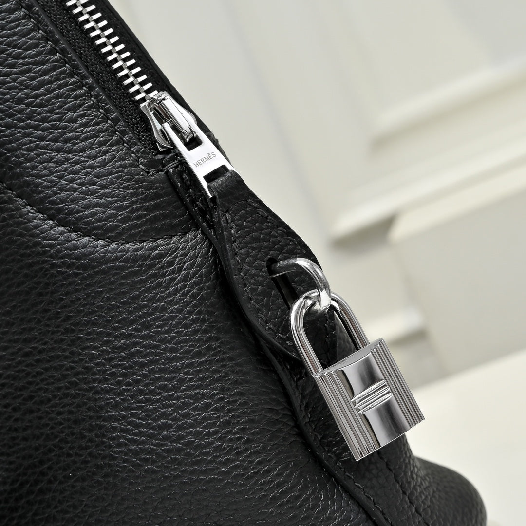 Hermes Bolide Messenger bag in Togo calfskin Black