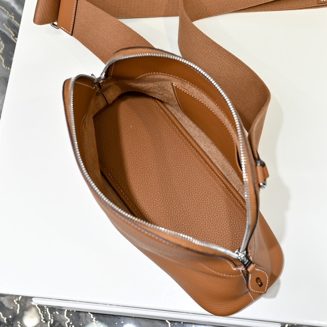 Hermes Bolide Messenger bag in Togo calfskin Brown