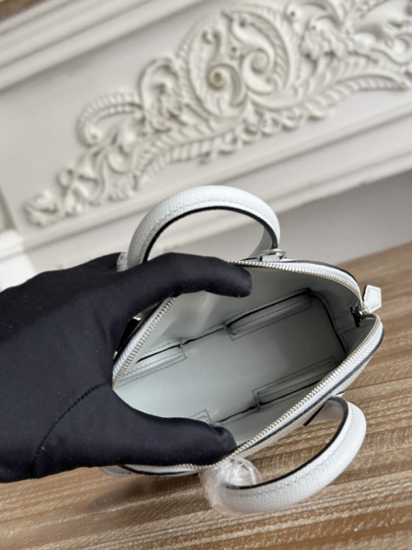 Hermes Bolide on Wheels bag 19 H266901
