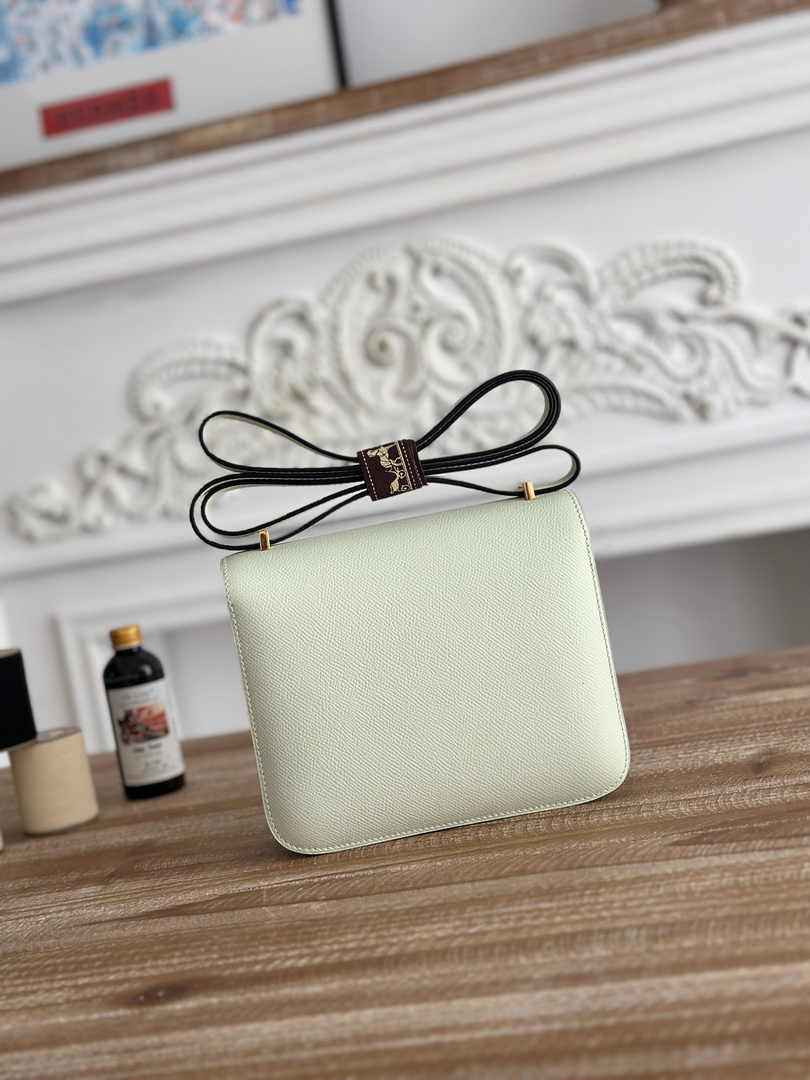 Hermes Constance Epsom Leather 19cm Light Green Gold H082211