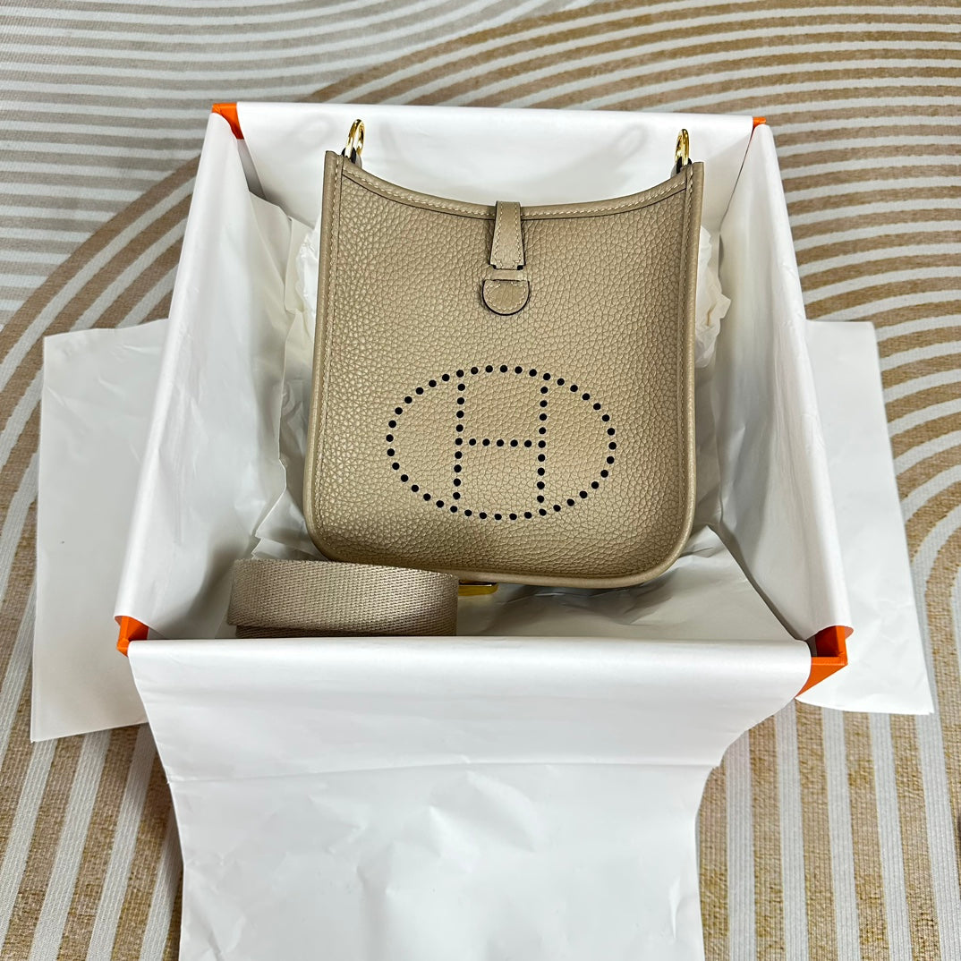 Hermes Evelyne III 17 Light Gray Togo Leather Bag Gold H5602