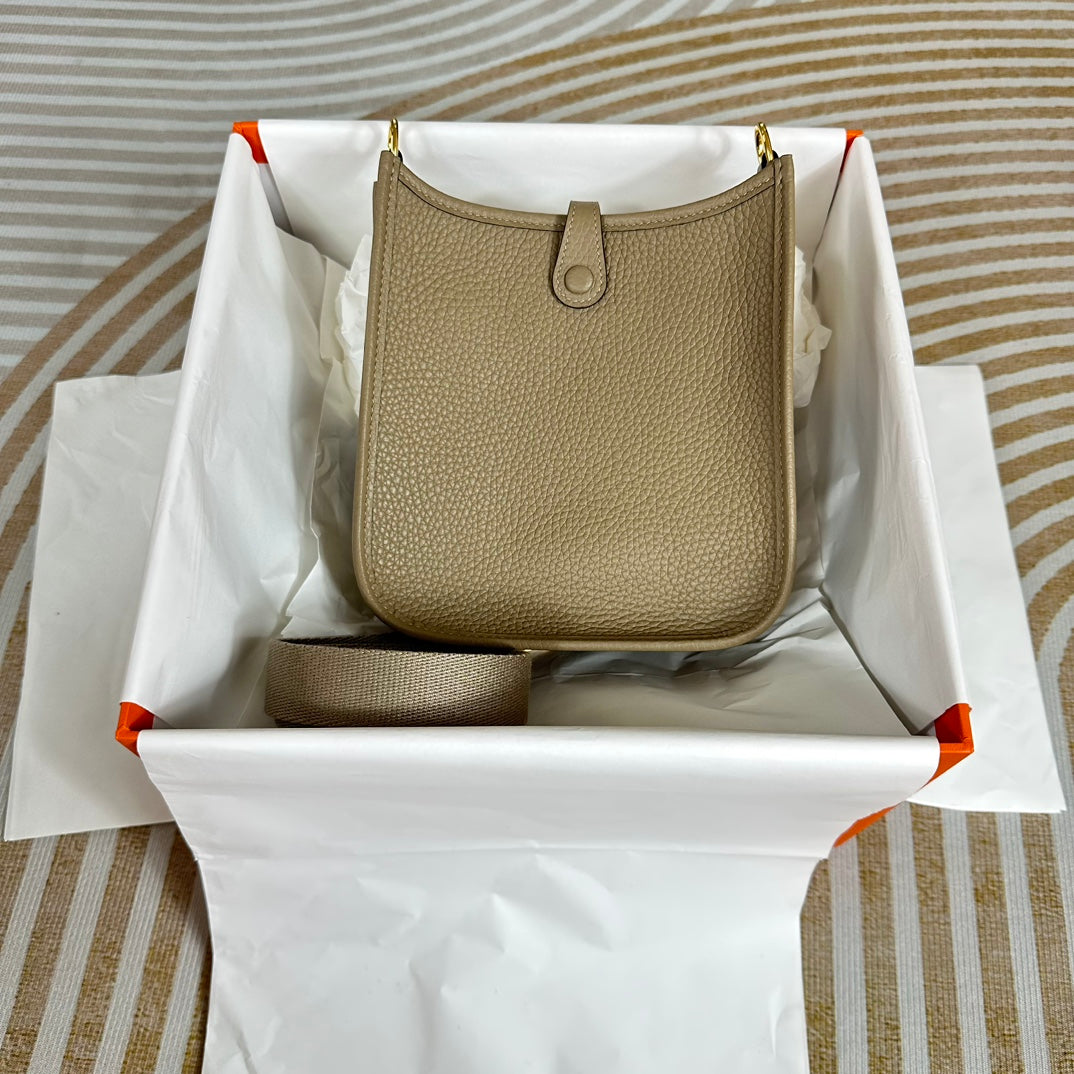 Hermes Evelyne III 17 Light Gray Togo Leather Bag Gold H5602
