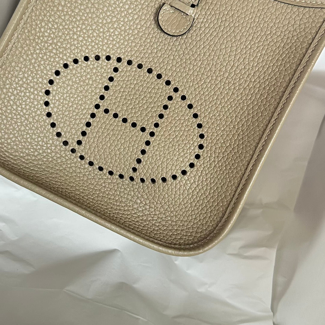 Hermes Evelyne III 17 Light Gray Togo Leather Bag Gold H5602